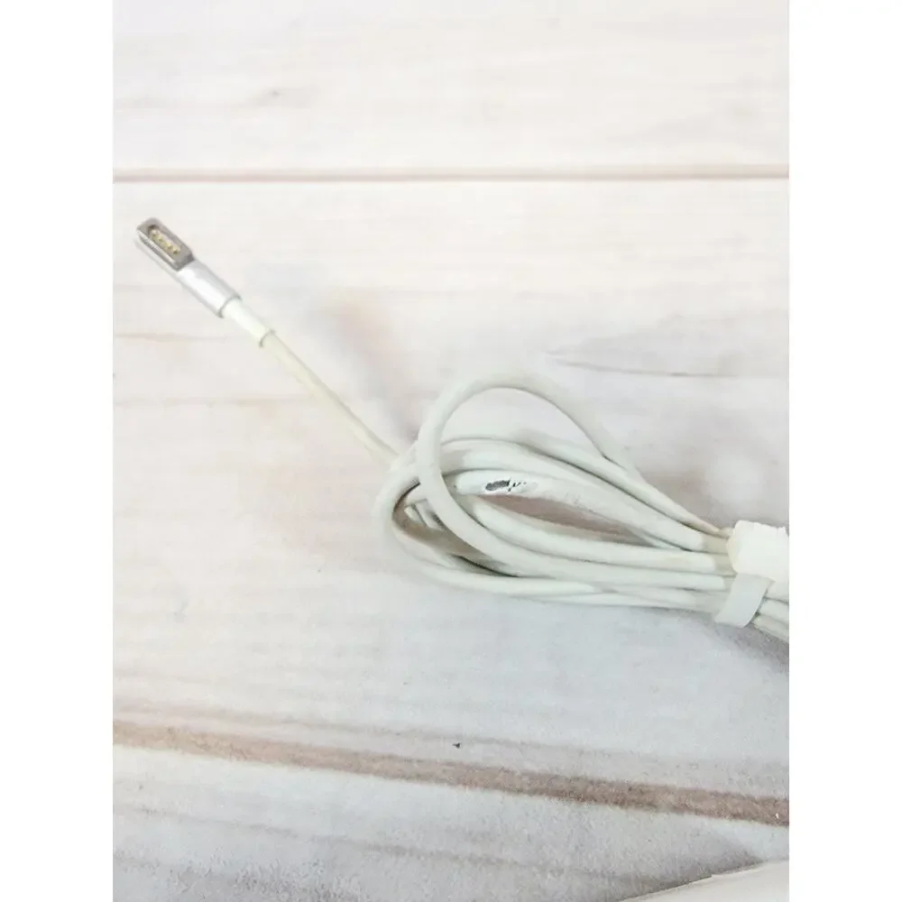 Apple Authentic 85 W MagSafe 1 Power Adapter Charger A1343 MACBOOK L connector